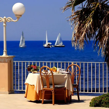 Dioscuri Bay Palace 4* סן לאונה