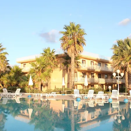 מלון Dioscuri Bay Palace סן לאונה