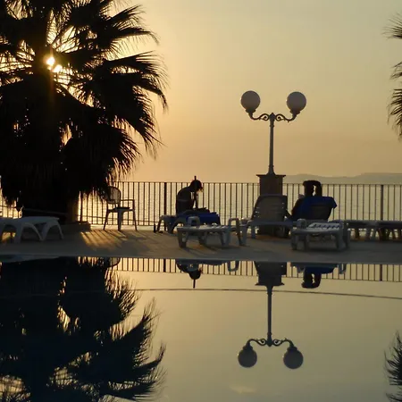 מלון Dioscuri Bay Palace סן לאונה
