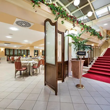 Dioscuri Bay Palace סן לאונה