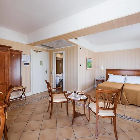 Dioscuri Bay Palace מלון 4*