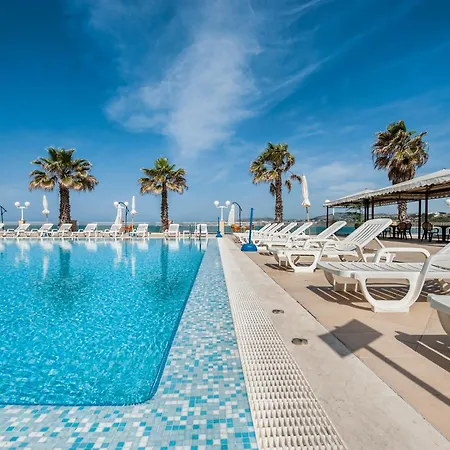 Dioscuri Bay Palace 4* סן לאונה