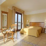 Dioscuri Bay Palace 4* סן לאונה