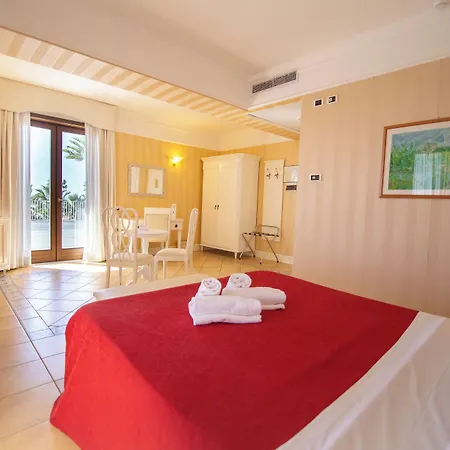 Dioscuri Bay Palace Hotel 4*